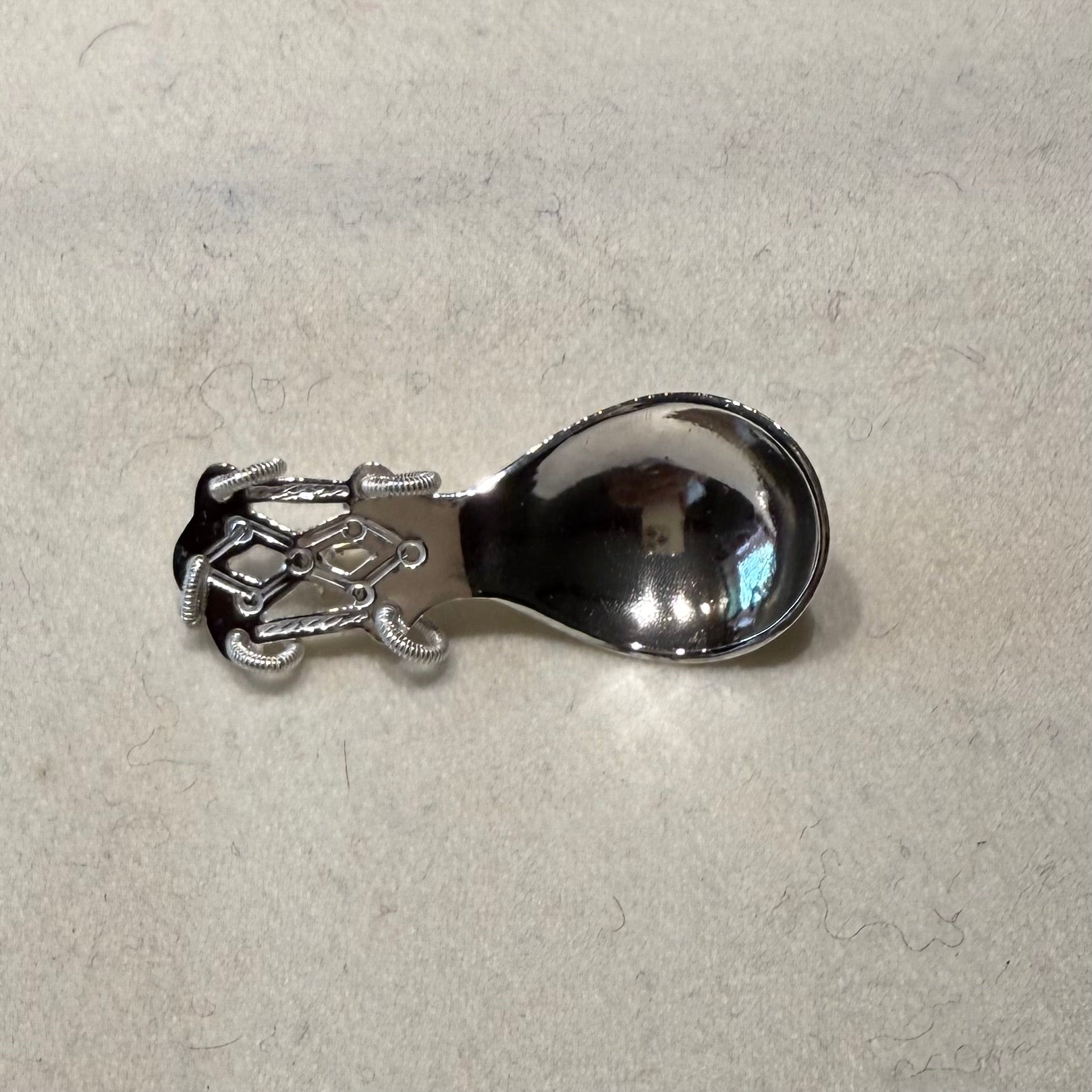 Brosch  i silver Samisk sked