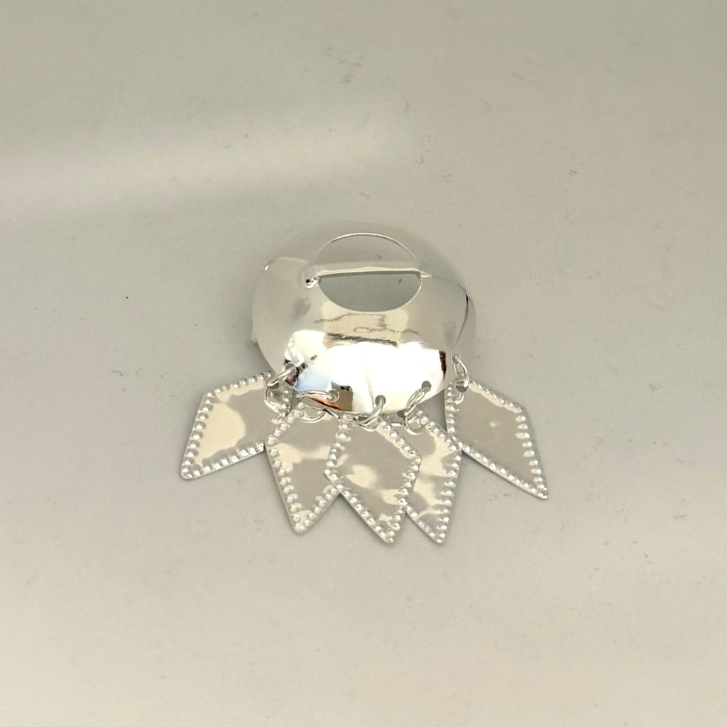 Brosch samisk i silver, buckla med  fem  rombformade hängen