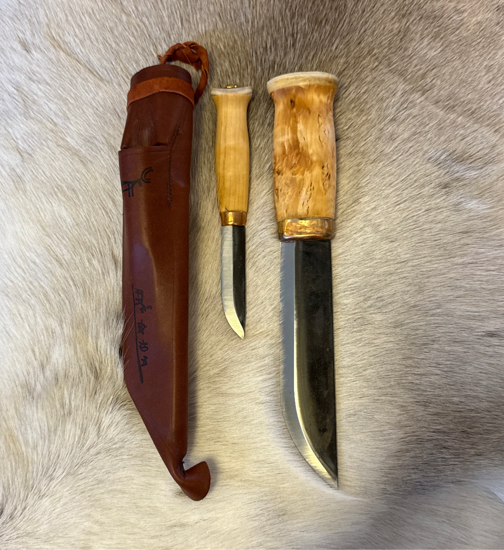 Dubbelkniv med huggare och kniv i masurbjörk