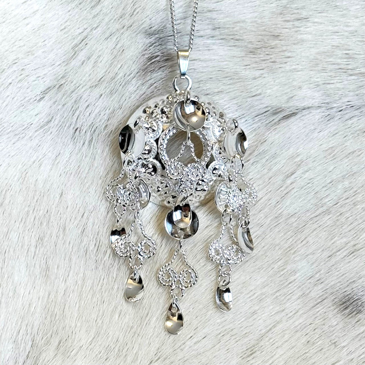 Samiskt silverhalsband Sara Alvina hos Risfjells Sameslöjd