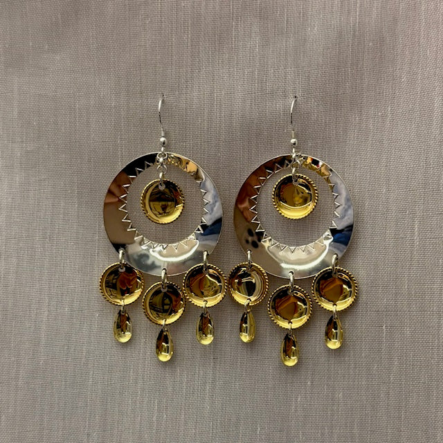 Örhängen i silver  med förgyllda hängen, samisk tradition