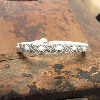 Tenntrådsarmband Opphämta vit Doris Risfjell