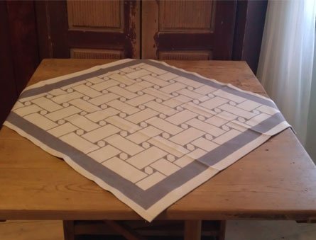 Kaffeduk med sydsamiskt flätmönster Risfjells Sameslöjd