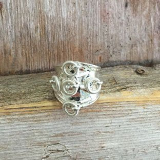 Ring i silver med anor från Åsele, samisk traditionsring