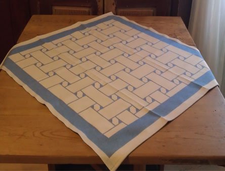 Kaffeduk med sydsamiskt flätmönster Risfjells Sameslöjd