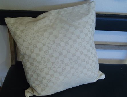 Kuddfodral med Det gamla nåjdmönstret från Marsfjäll Risfjells Sameslöjd