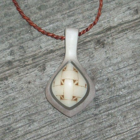 Halsband Risfjellssmycket med sydsamisk gravyr Sven-Åke Risfjell