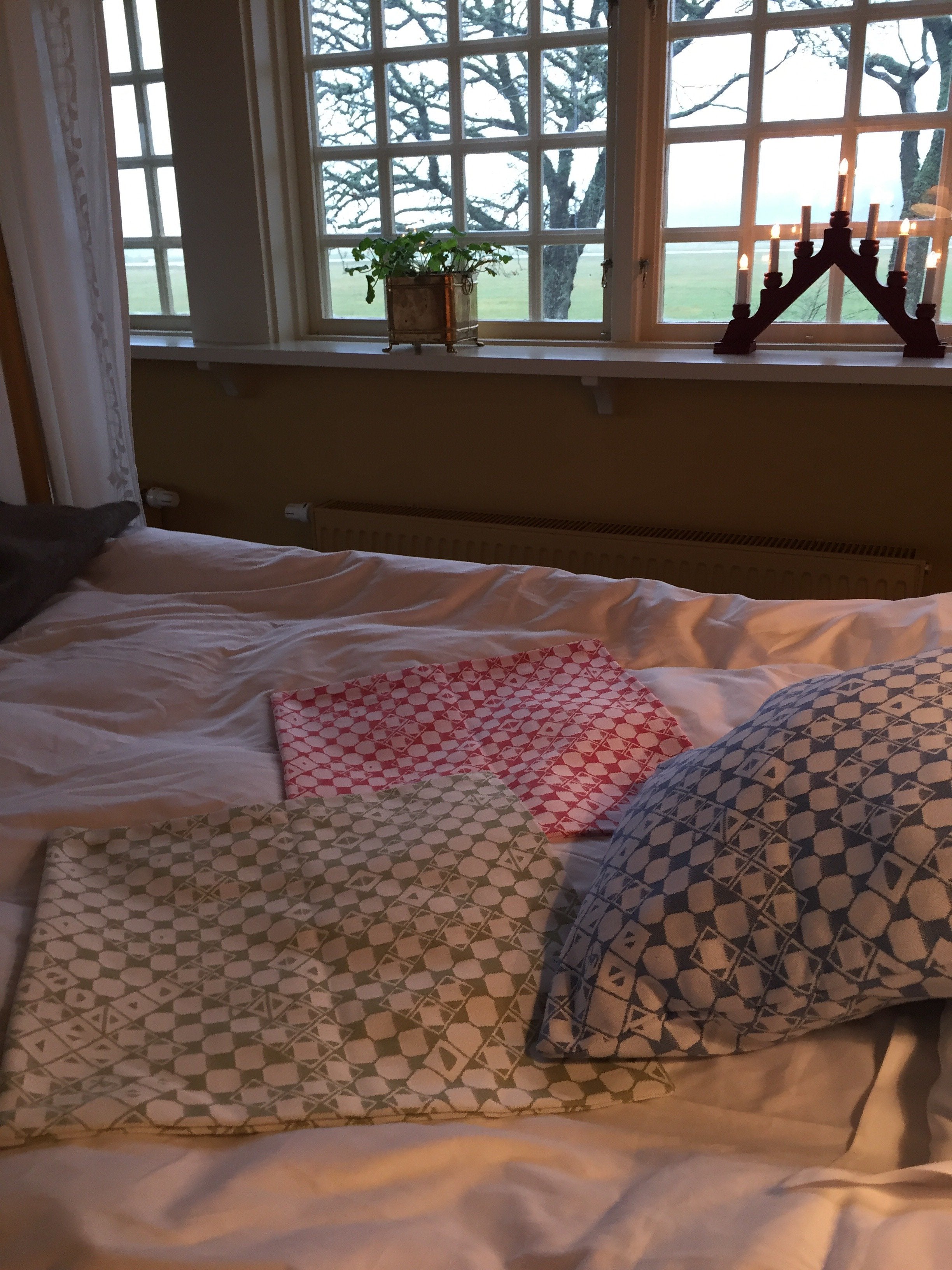 Kuddfodral med Det gamla nåjdmönstret från Marsfjäll Risfjells Sameslöjd