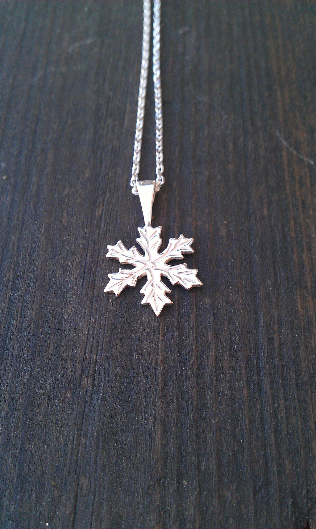 Halsband Snöstjärna i silver 15 mm