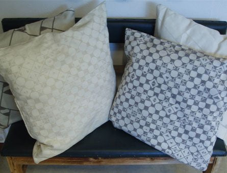 Kuddfodral med Det gamla nåjdmönstret från Marsfjäll Risfjells Sameslöjd