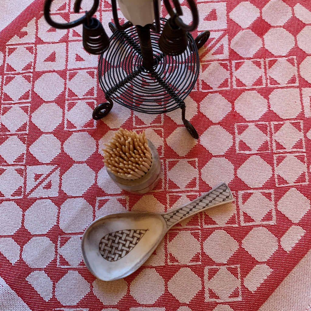 Bordstablett-servett med det gamla nåjdmönstret från Marsfjäll