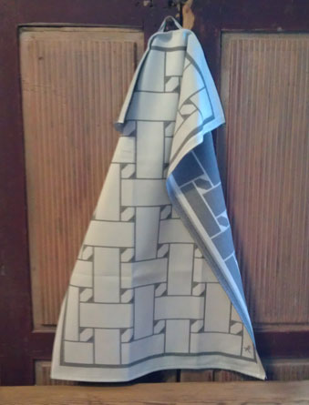 Handduk med rak sydsamisk fläta i design av Doris och Sven-Åke  Risfjell