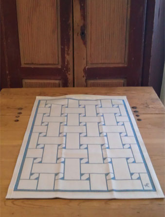 Handduk med rak sydsamisk fläta i design av Doris och Sven-Åke  Risfjell