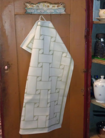 Handduk med rak sydsamisk fläta i design av Doris och Sven-Åke  Risfjell