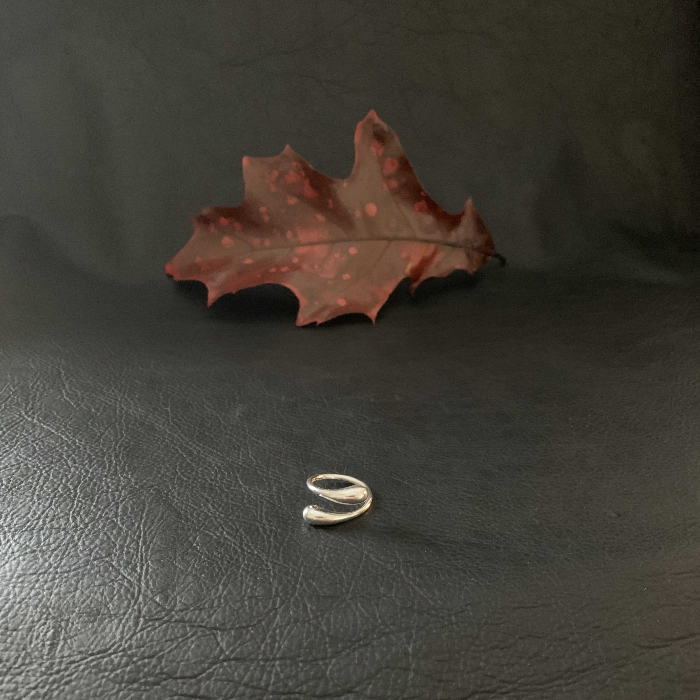 Ring Trollforsen med inspiration från Trollforsen Pite älv. Den är ställbar i 925 Sterling silver. Finns hos Risfjells Sameslöjd i Vilhelmina.