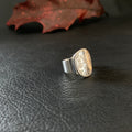 Samiska trumman i silver som ring. Trummans bredd är 14 mm och höjden är 20 mm. Finns hos Risfjells Sameslöjd i Vilhelmina, Södra Lappland.