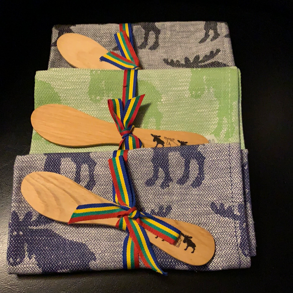 Liten handduk med älgmotiv.