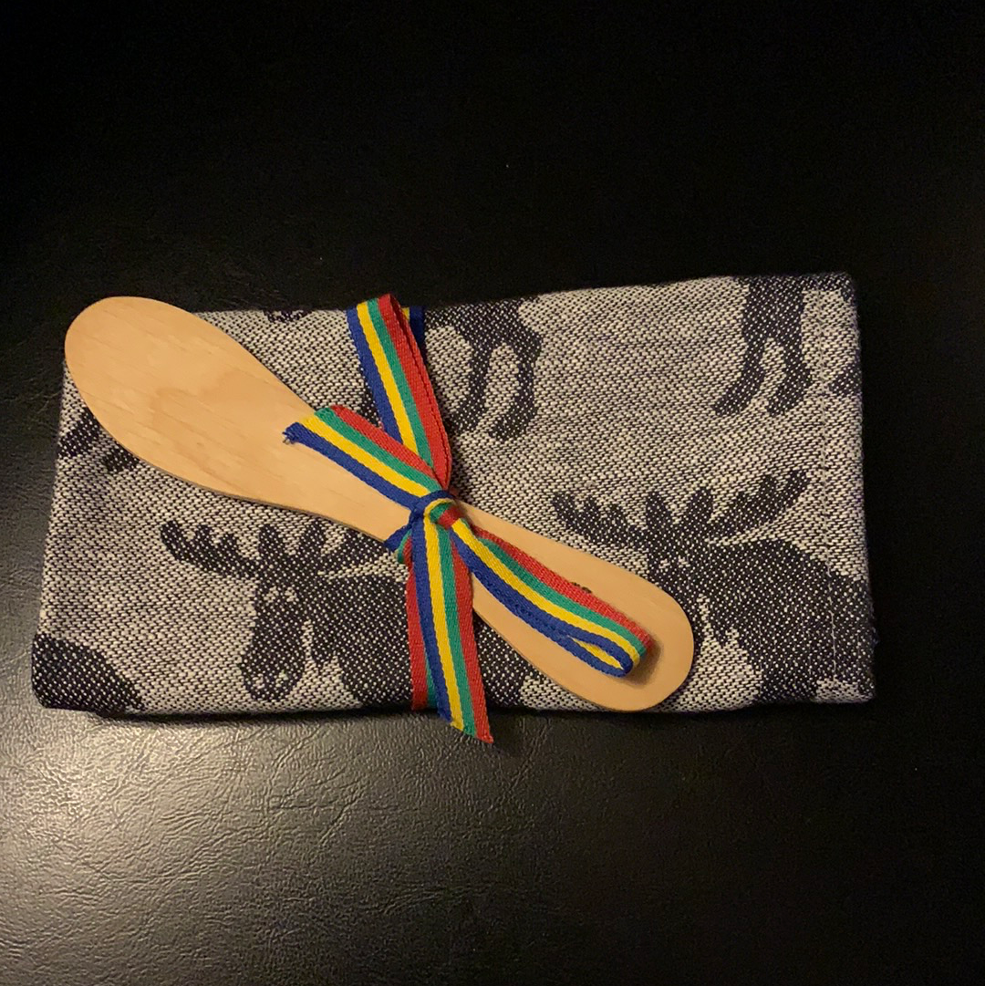 Liten handduk med älgmotiv.
