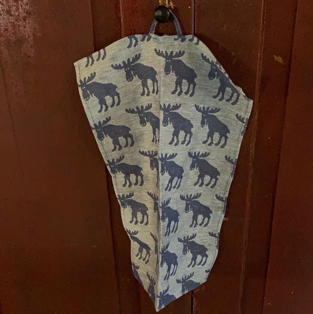 Liten handduk med älgmotiv.