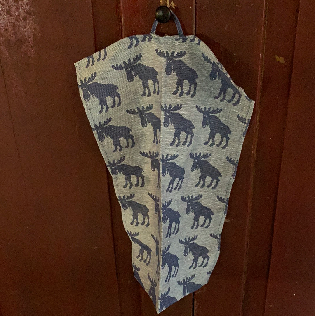 Liten handduk med älgmotiv.