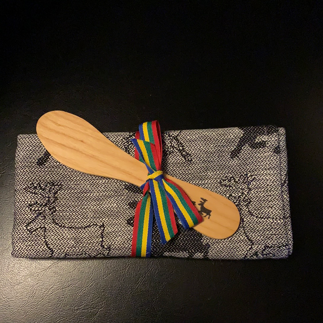 Liten handduk i halvlinne med renmotiv