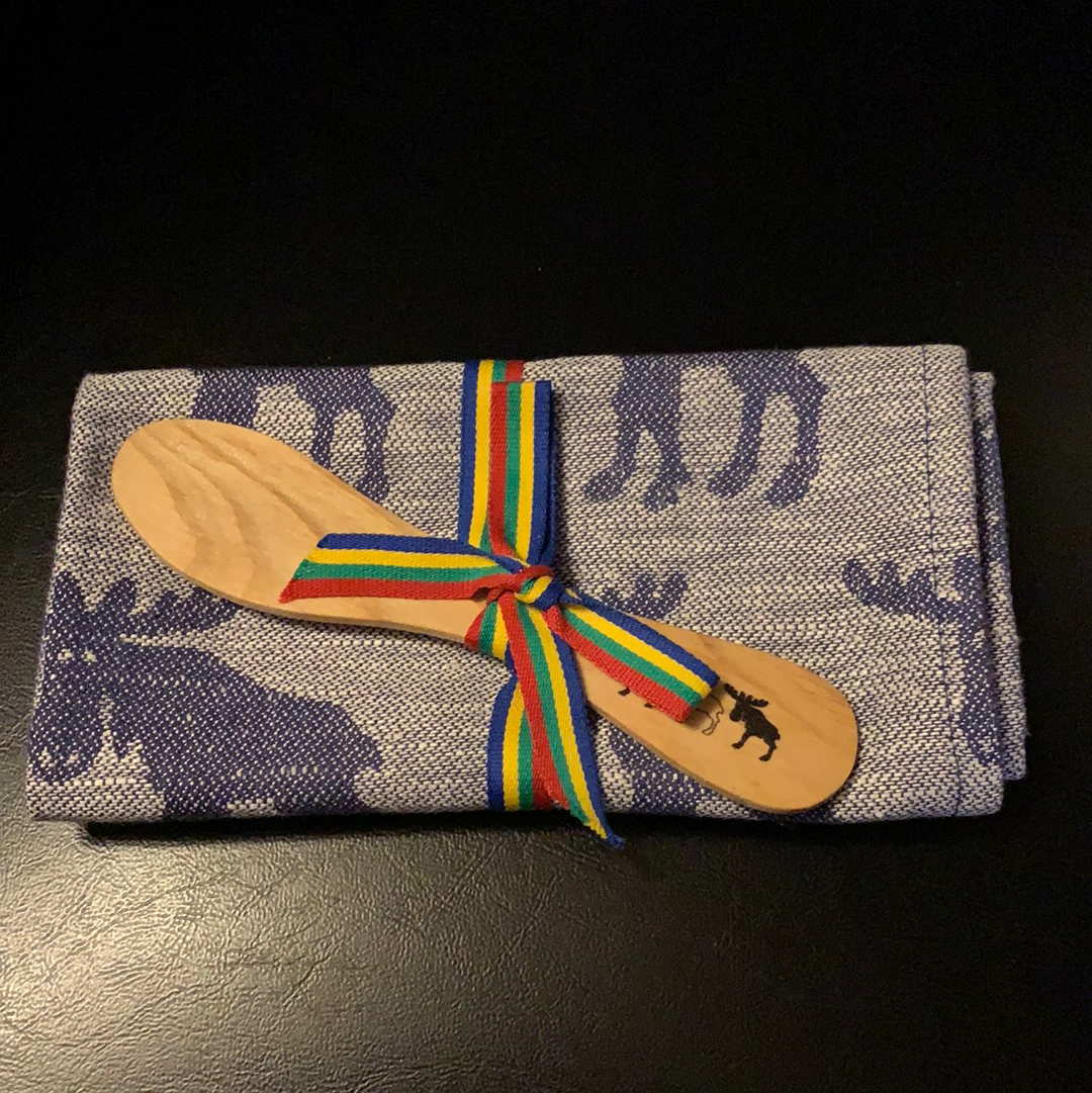 Liten handduk med älgmotiv.