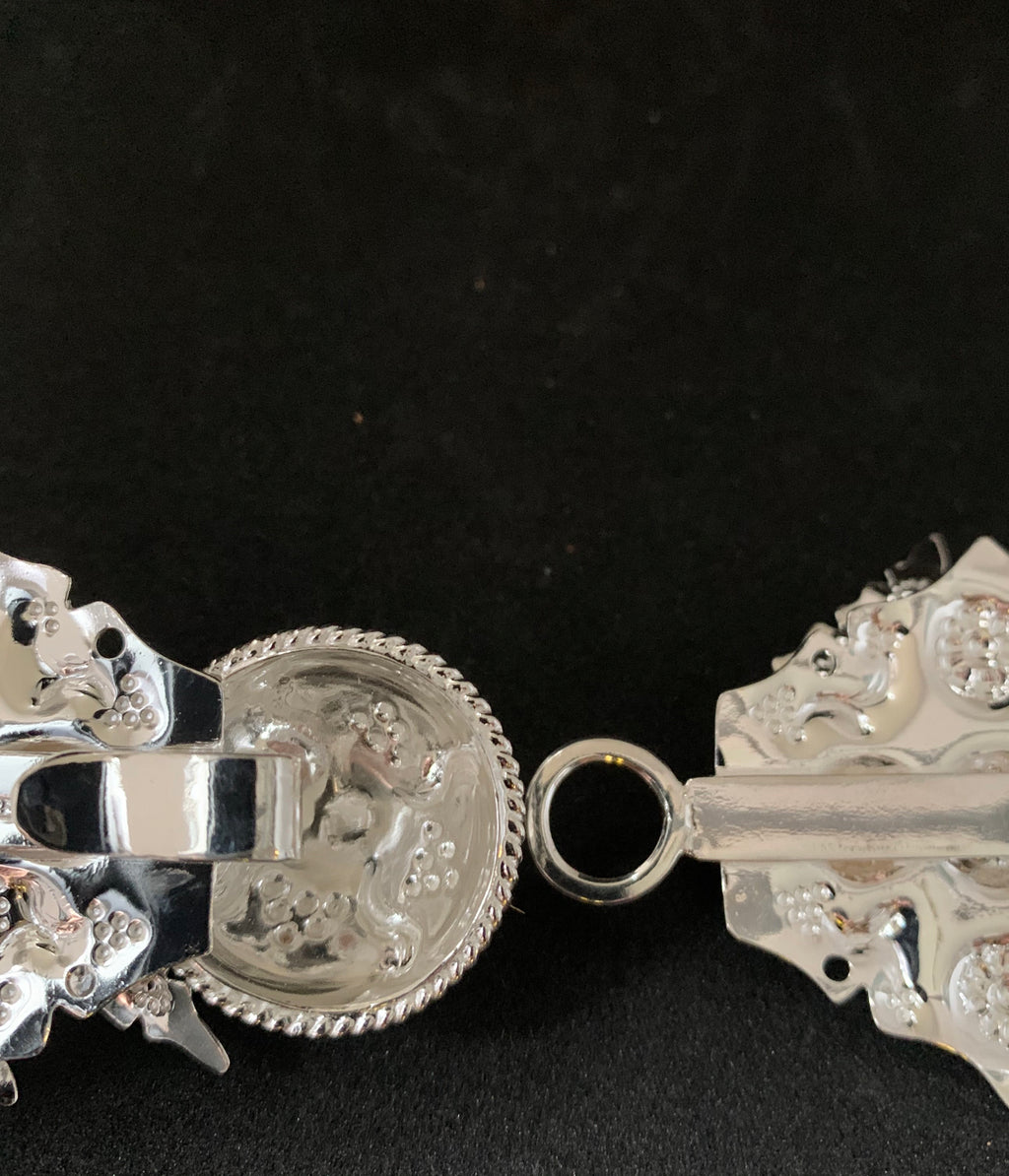 Koltspänne i silver med 9 löv